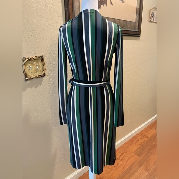 Ann Taylor striped wrap dress. Size XS - Picture 4 of 6